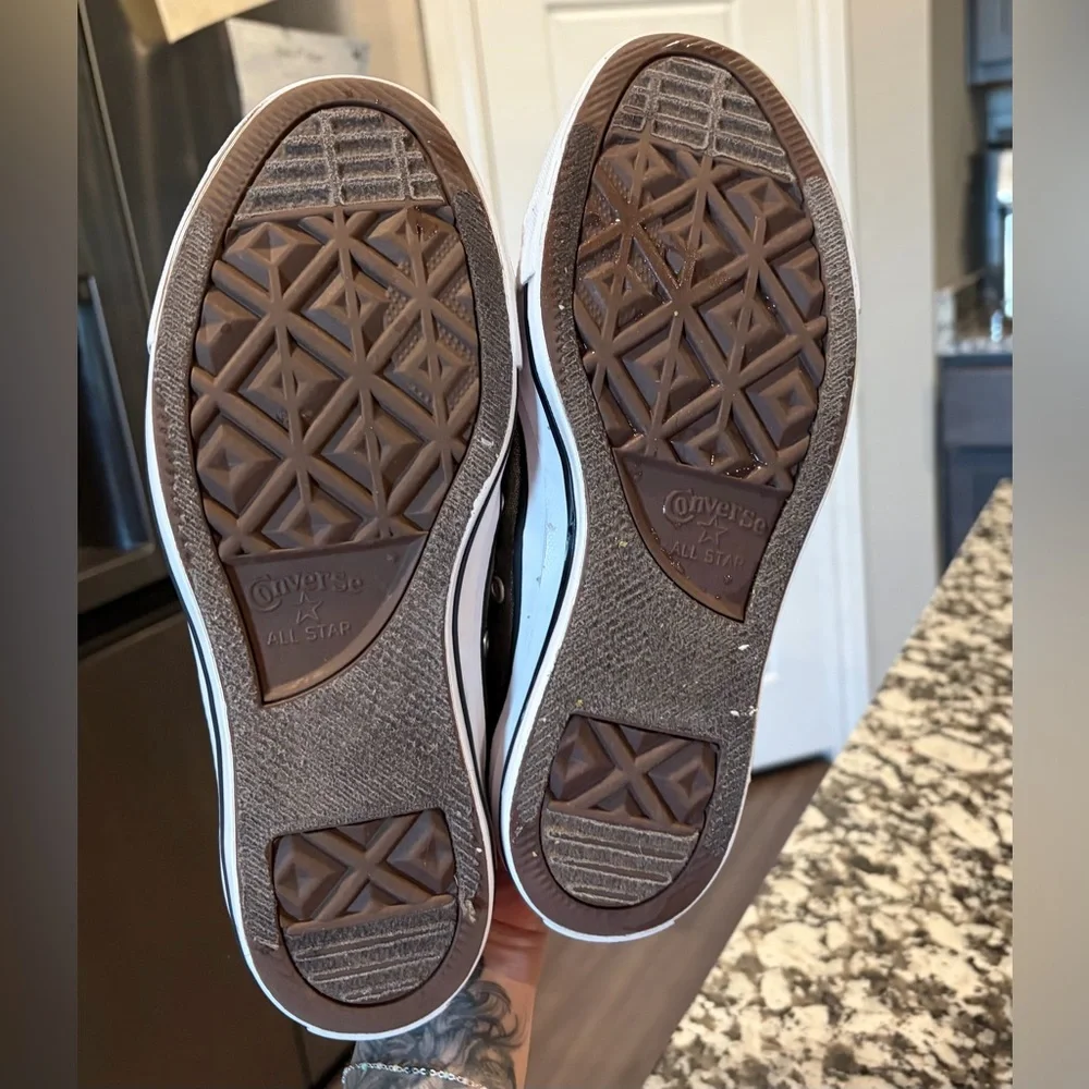Converse Women’s Gold Metallic Shoes - Picture 4 of 5